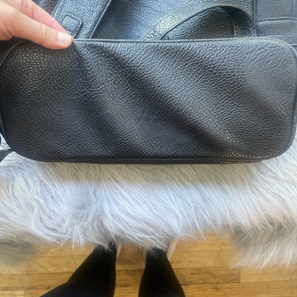 Jones New York Faux Leather backpack - Picture 2 of 8